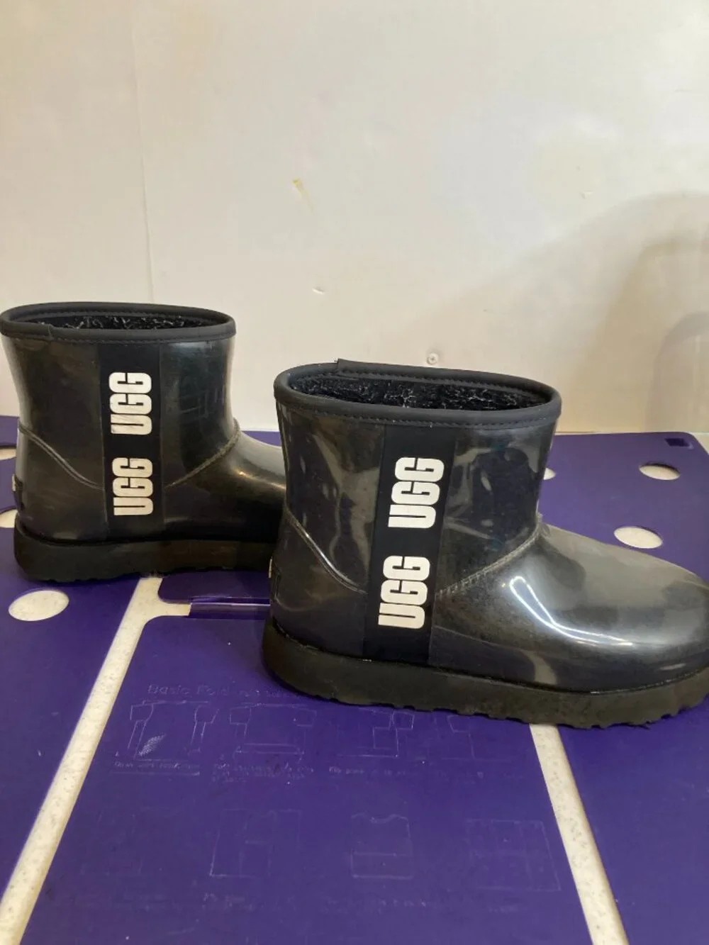 UGG CLASSIC CLEAR WATERPROOF ANKLE BOOT SIZE 8